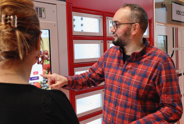 Démonstration du distributeur automatique par le Directeur Commercial Automat-e