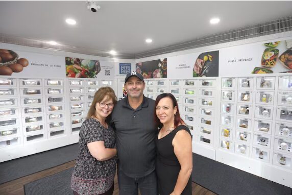 Famille Lapointe, gérant du distributeur automatique Le Casier Bleu Automat-e